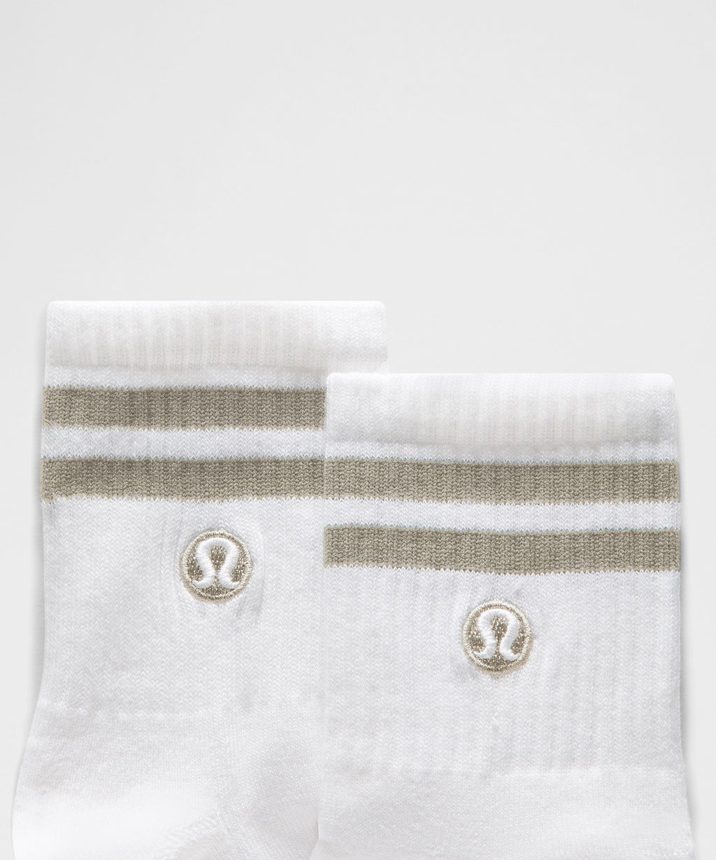 Unisex Daily Essential Quarter SocksStripe