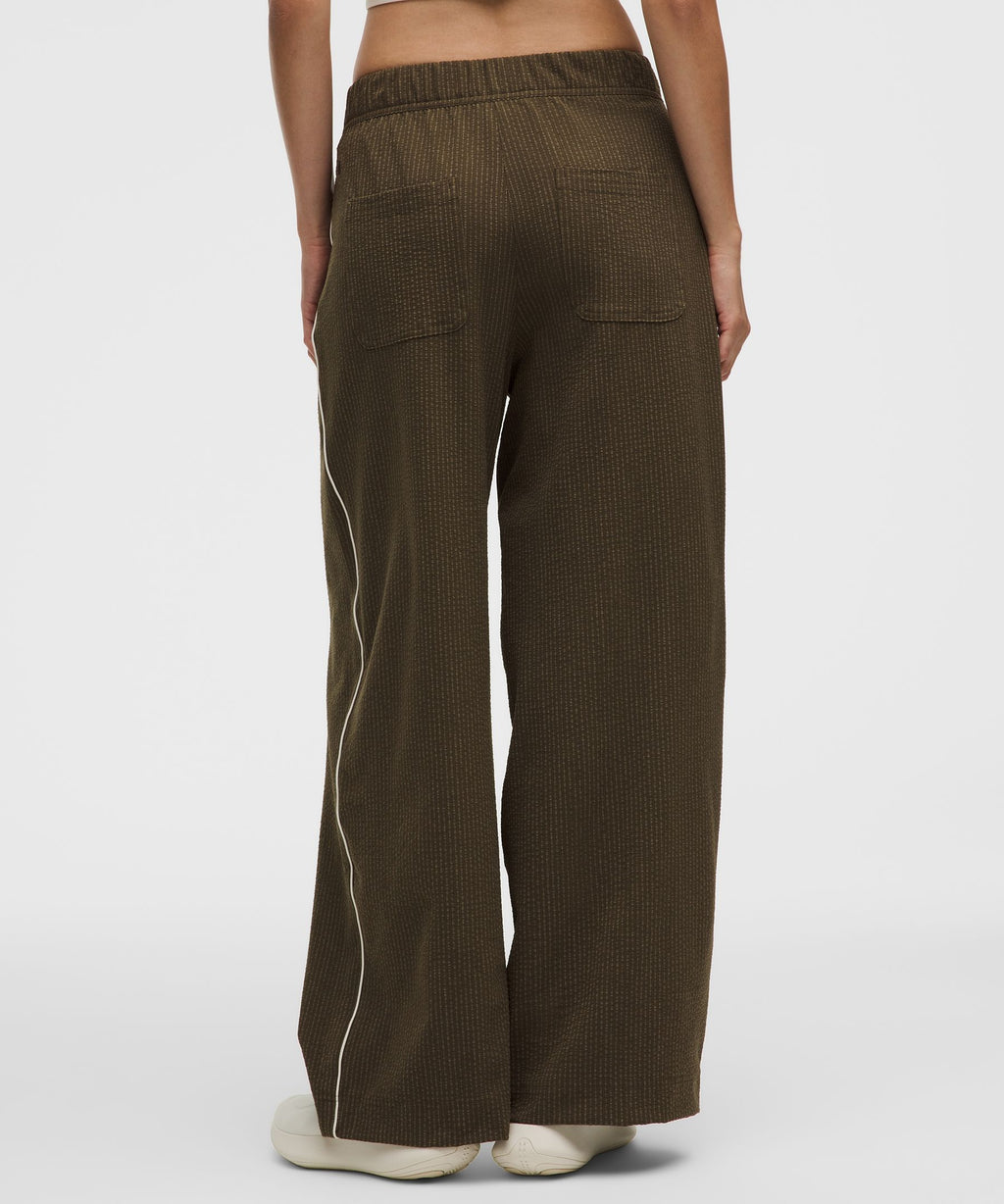 Seersucker WovenAir High-Rise Pleated PantShort