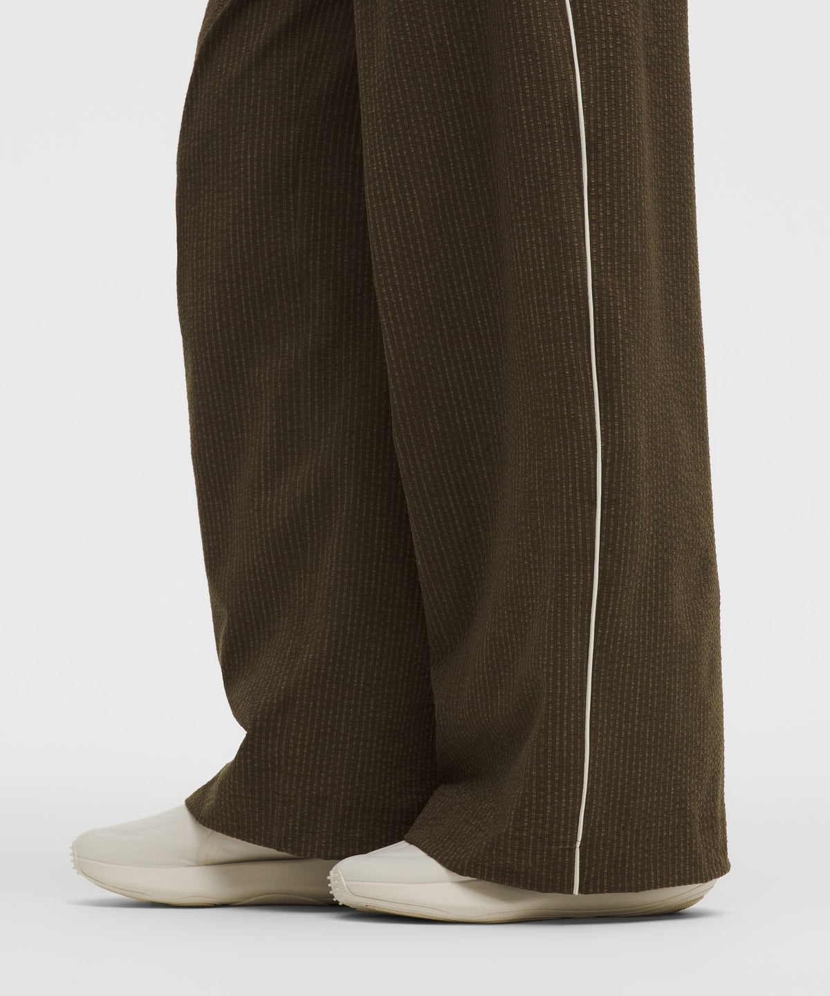 Seersucker WovenAir High-Rise Pleated PantShort