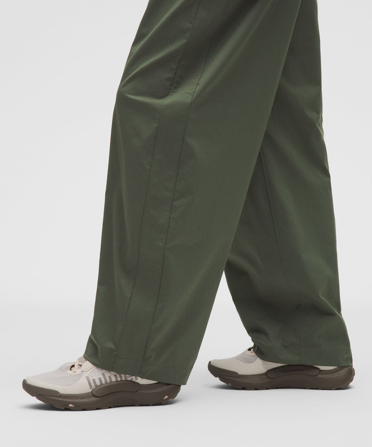 Woven Mid-Rise Barrel-Leg PantRegular